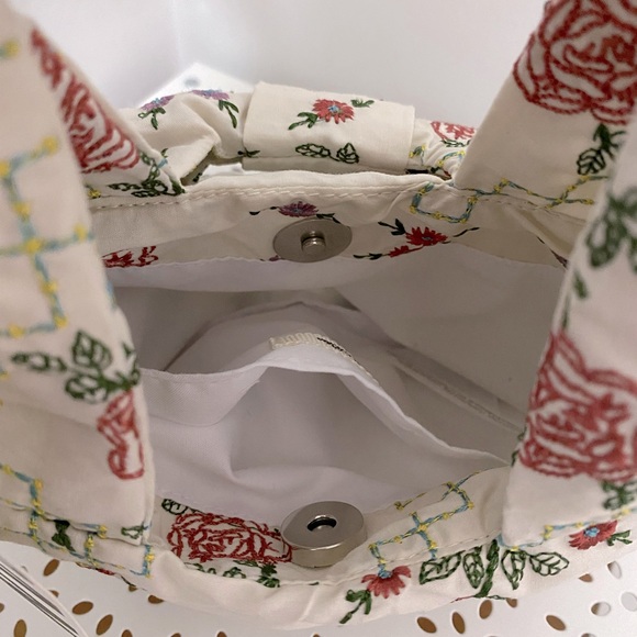 Embroidered Bow Baguette Bag - Picture 6 of 8